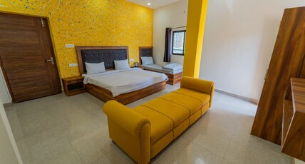Big Brother Hostel | 500 m from Taj Mahal Room Type - Triple Bedroom with Balcony