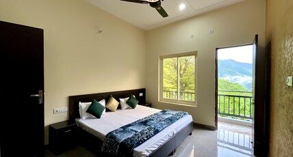 Rudram Aura X One Light Stays Room Type - Deluxe Rooms