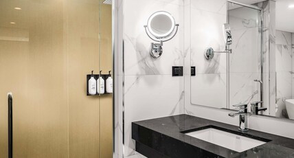 Pullman Melbourne City Centre Room Type - Premium Deluxe Room, Lounge Access, 1 King Size Bed Pullman Melbourne City Centre Room Type - Premium Deluxe Room, Lounge Access, 1 King Size Bed
