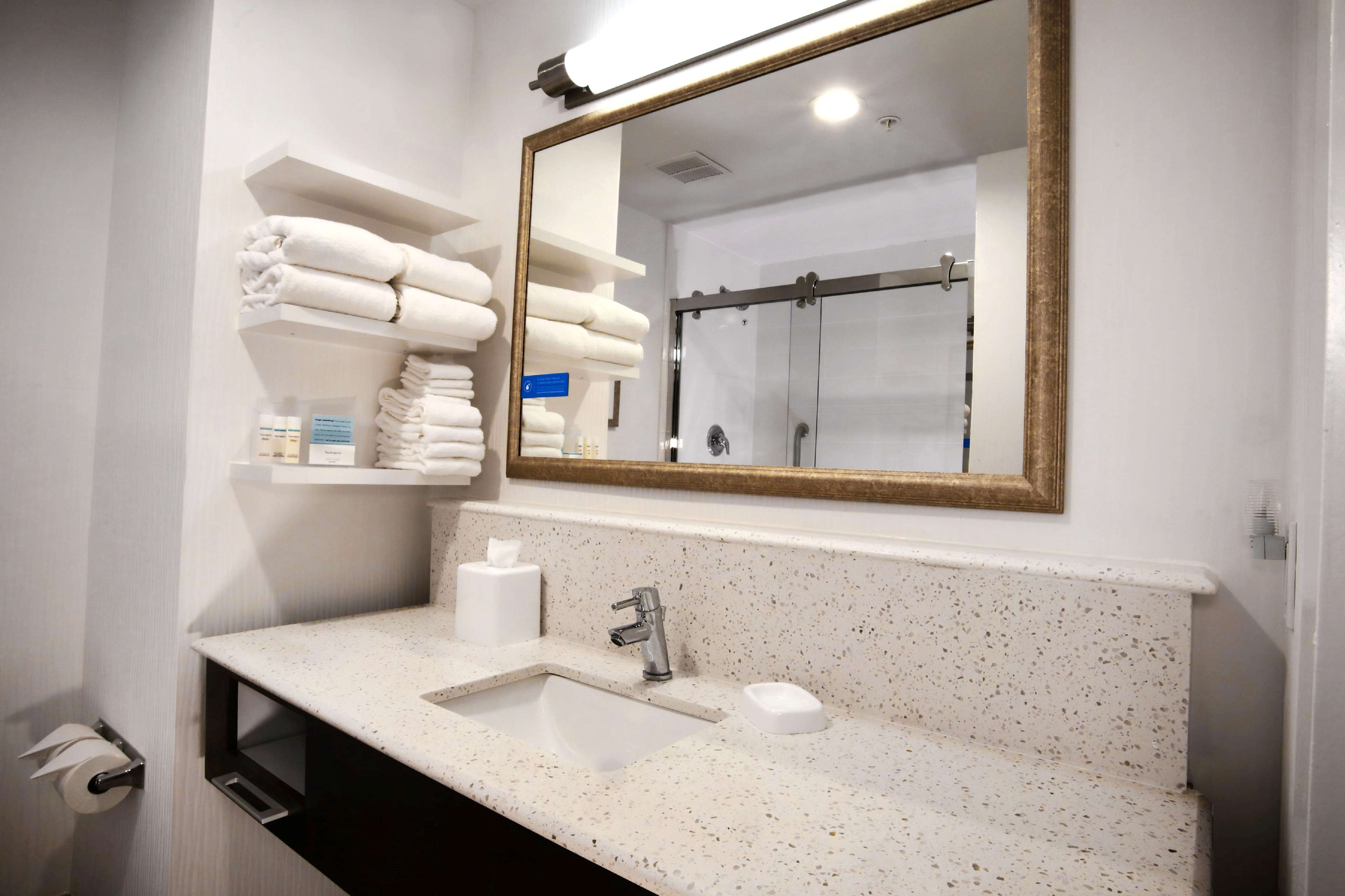 Hampton Inn & Suites By Hilton Baltimore/Aberdeen, Md - Tap to explore photos