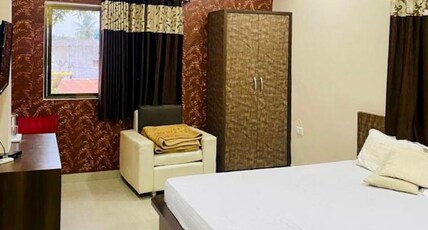 Hotel mohan palace Room Type - Deluxe Room