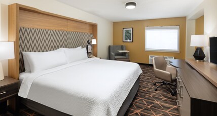 Holiday Inn REDDING Room Type - 1 King Premium