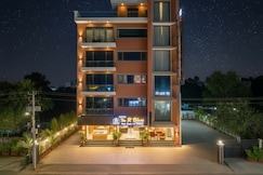 Hotel The R Blues Near Delhi IGI Airport