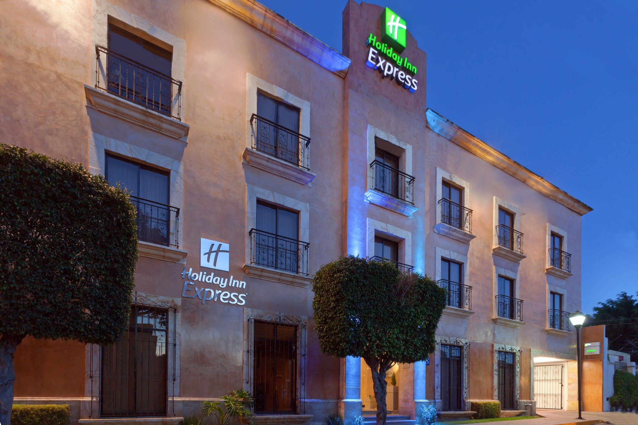 Holiday Inn Express OAXACA-CENTRO HISTORICO - Tap to explore photos