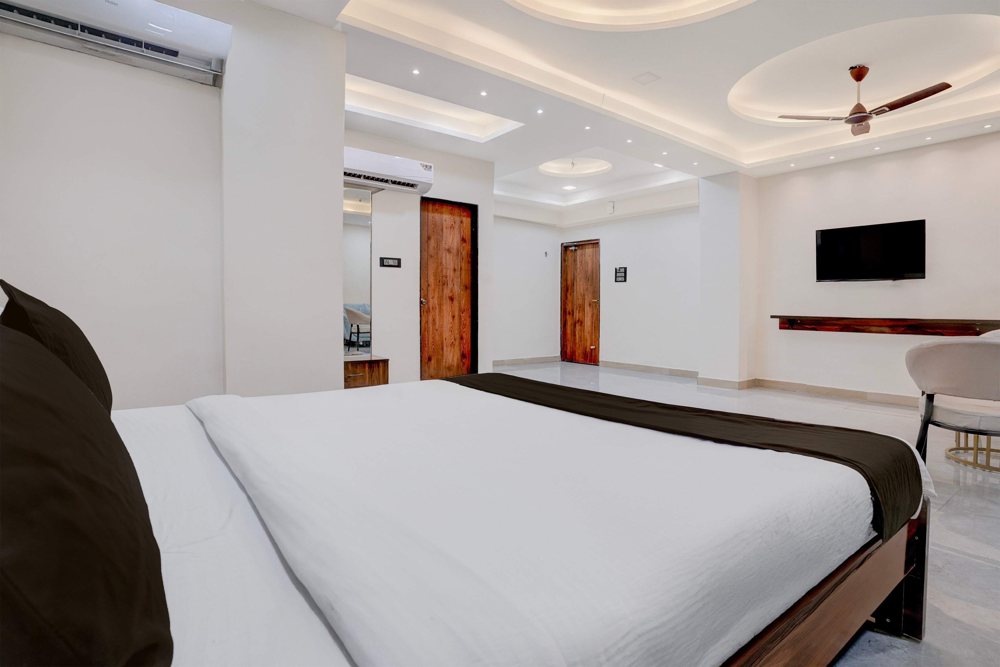 Townhouse Oak Karkamb Road Pandharpur Formerly Grand Residency - Tap to explore photos