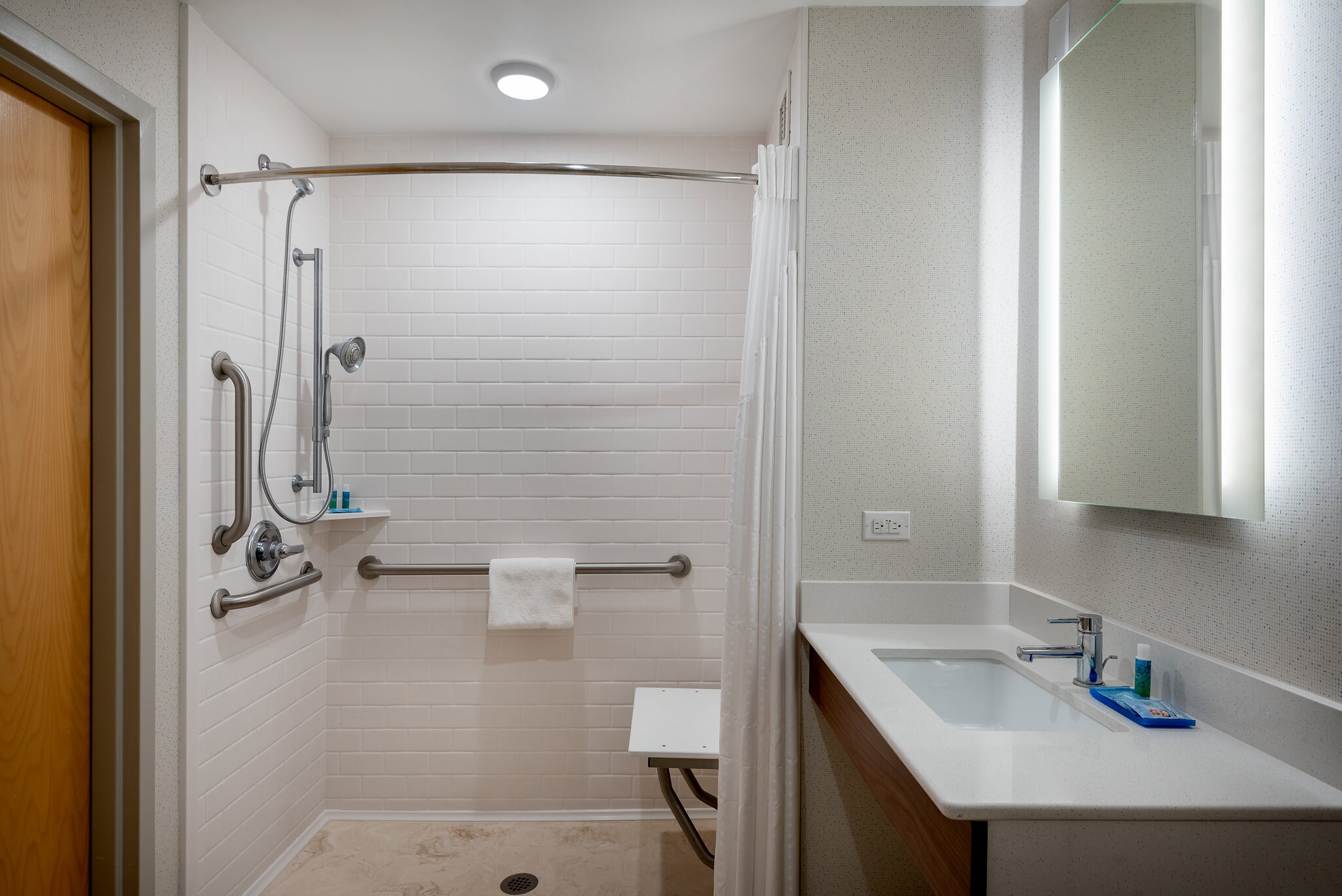 Holiday Inn Express Daphne-Spanish Fort - Tap to explore photos