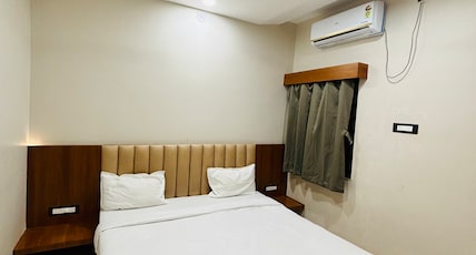 Hotel Trinetra Room Type - Deluxe Room