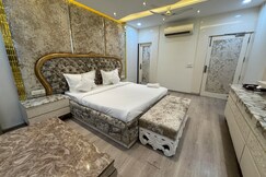 Lavish 3Bhk By Royal Suites