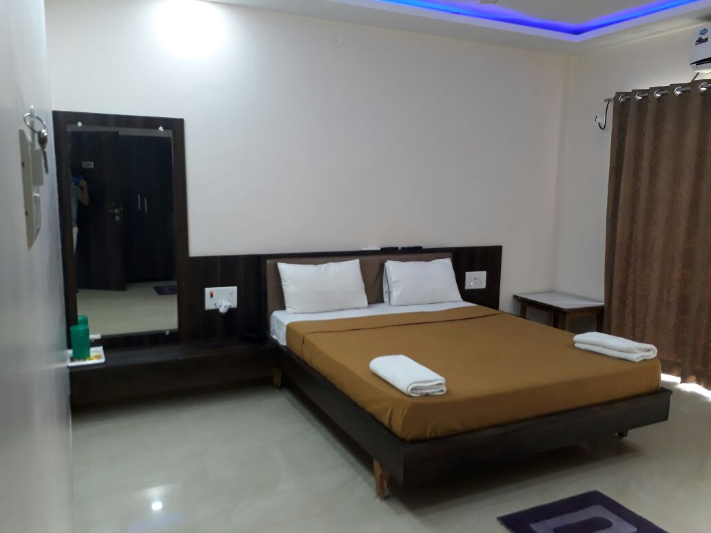 Hotel Suraj Inn - Tap to explore photos