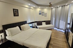 Deb's Oasis - Sea View Apartment