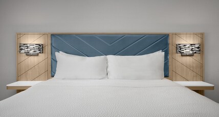 Holiday Inn Express Hotel & Suites DFW West - Hurst Room Type - 1 King Bed Suite Mobil Accessible Tub