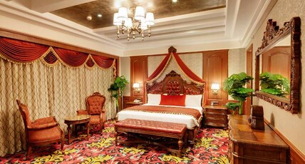 Express Inn The Business Luxury Hotel Room Type - Chairman Suite (Luxurious, Top Floor, Bath Tub, Steam, Jacuzzi) Express Inn The Business Luxury Hotel Room Type - Chairman Suite (Luxurious, Top Floor, Bath Tub, Steam, Jacuzzi)
