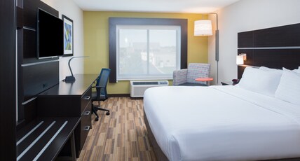 Holiday Inn Express Hotel & Suites Bismarck Room Type - 1 King Standard Communications Accessible Holiday Inn Express Hotel & Suites Bismarck Room Type - 1 King Standard Communications Accessible