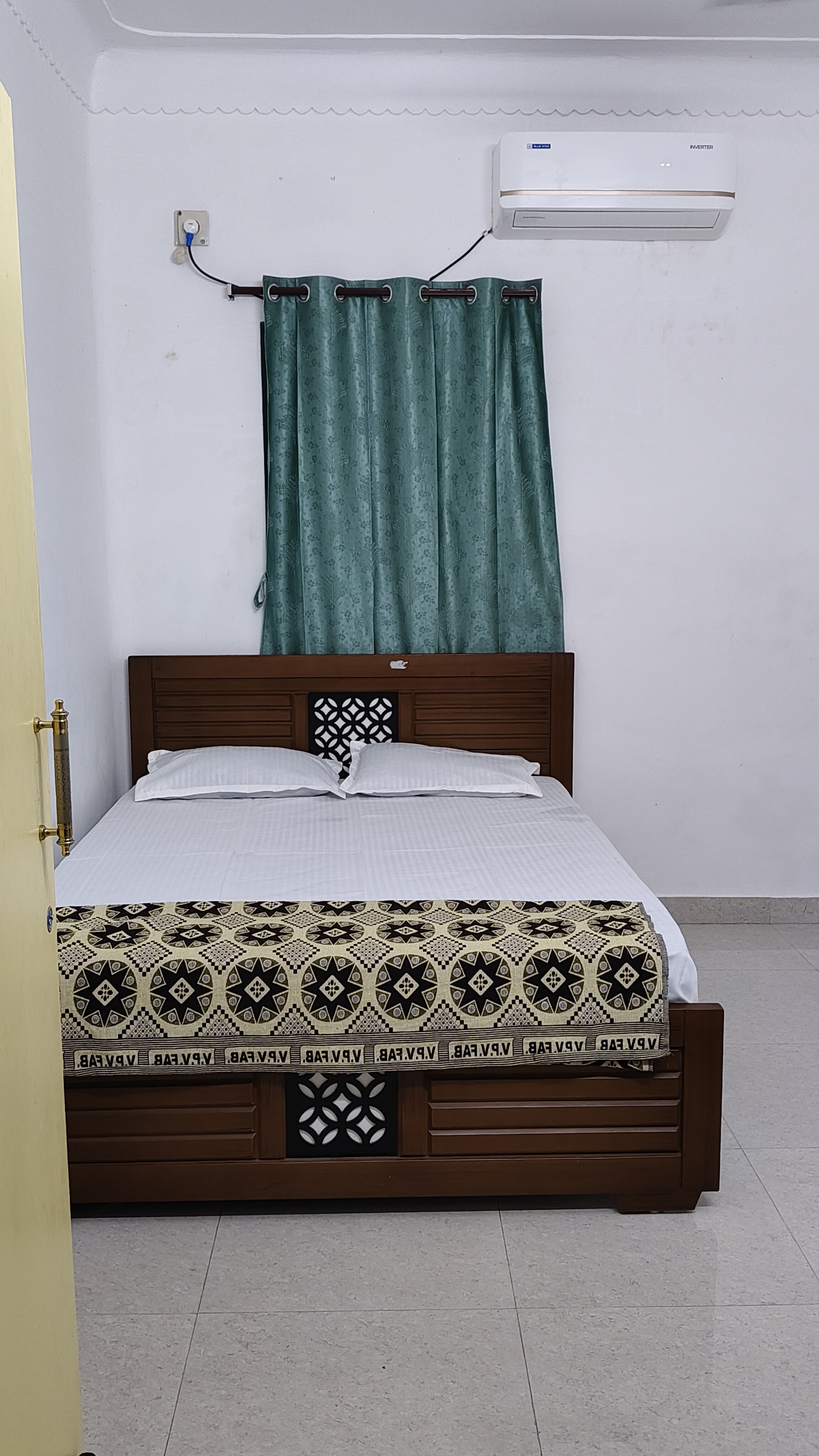 JK home stay 1 - Tap to explore photos
