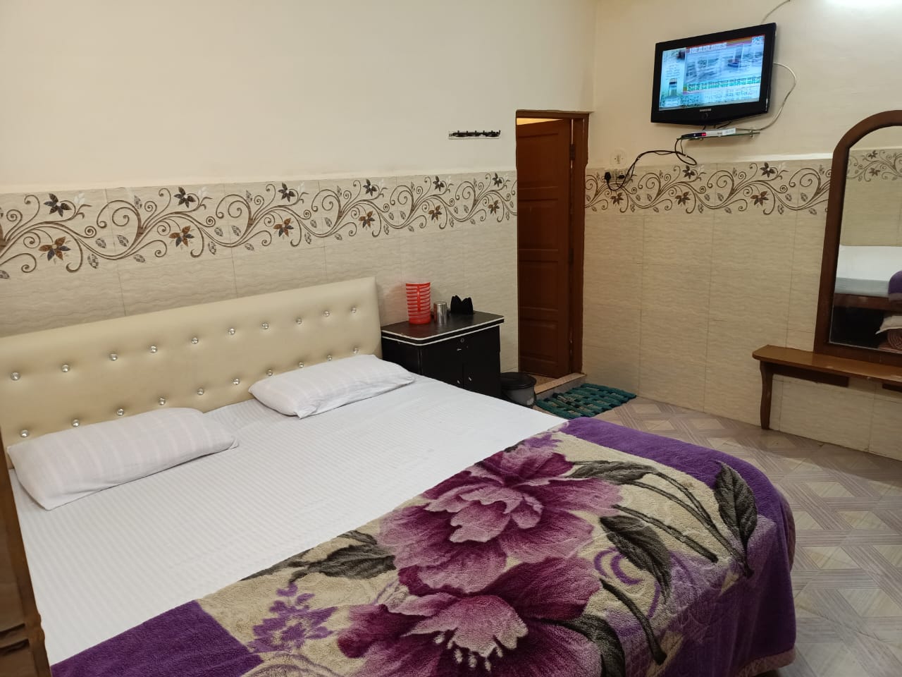 Samaira Guest House - Tap to explore photos