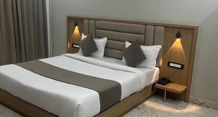 Hotel The Rainbow Inn Room Type - Superior King Room