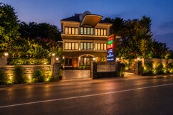HOTEL SIXER