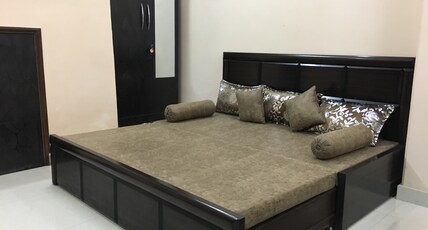 Cozy and spacious space to enjoy your holidays Room Type - Master bedroom for 4guests attached washroom