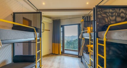 The Hosteller Kasauli Room Type - Bed in 6 Bed Female Dormitory with Balcony and Valley View