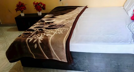Hotel Swastik Residency Room Type - Deluxe room 2