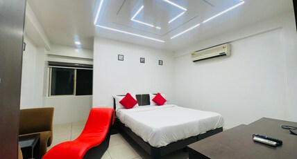 Aundh Elite Stay Room Type - Deluxe Room With Square Bed