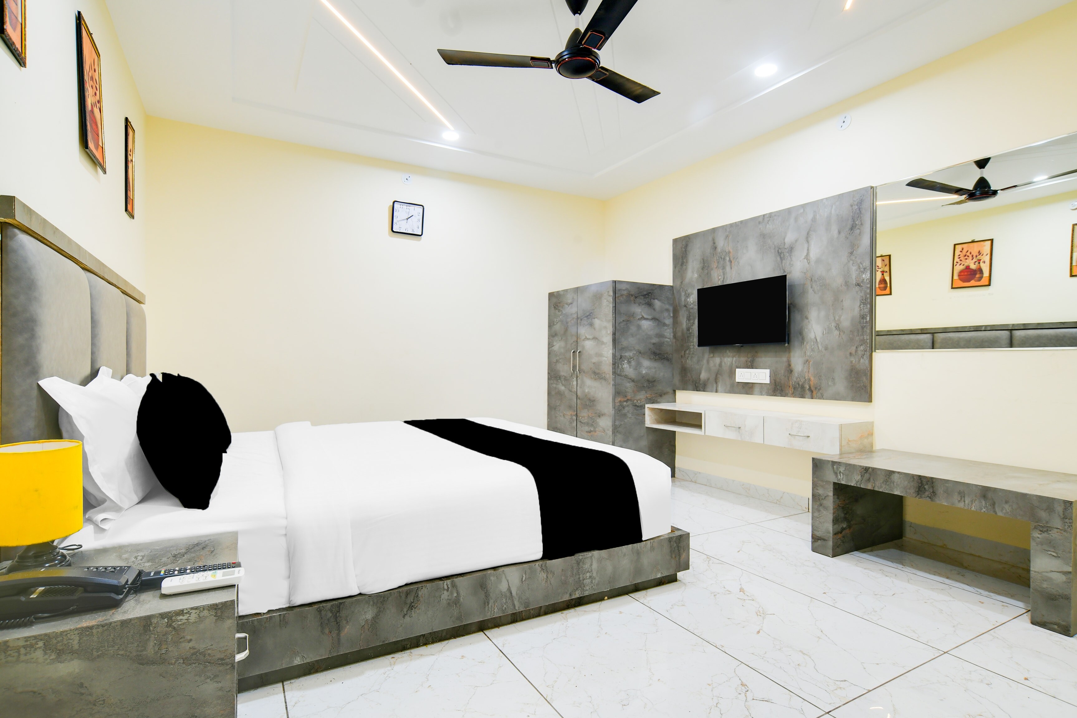 Hotel O RichFeel - Tap to explore photos