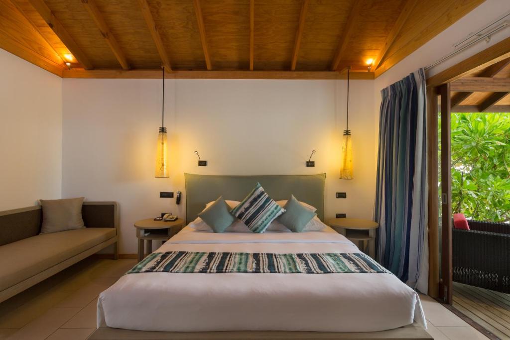 Vilamendhoo Maldives Resort Island - Tap to explore photos