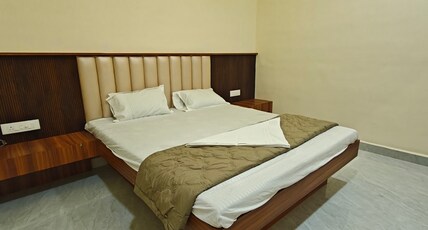 Hotel Prayag Room Type - Room 101