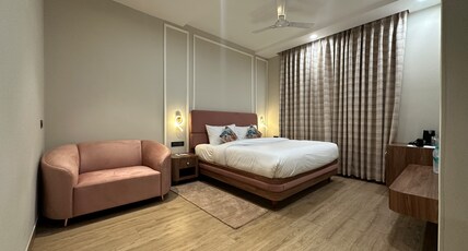 Sanguine Room Type - Luxury Suite with 2 Rooms, Living Area and Kitchen