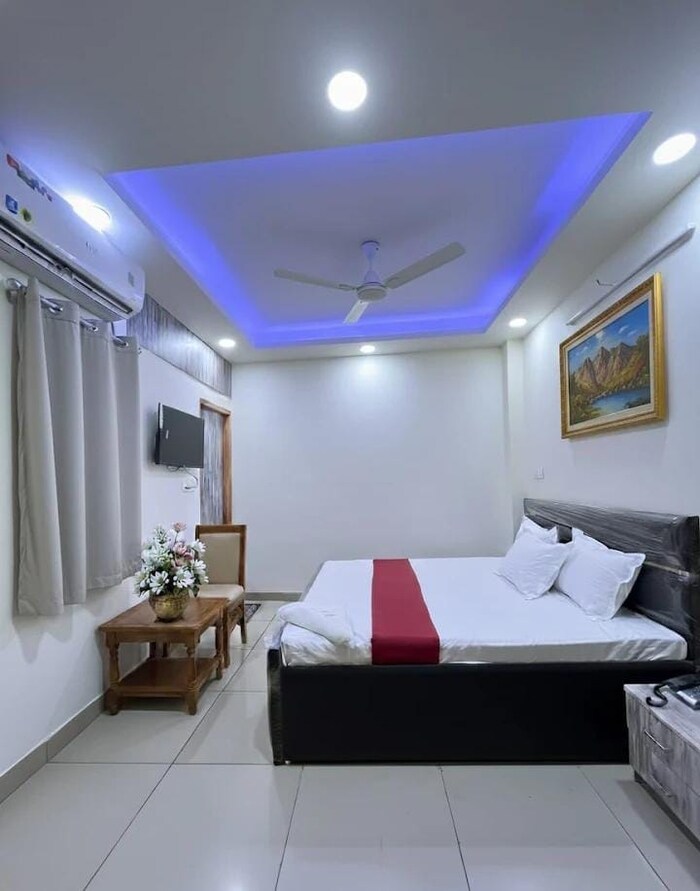 Hotel Kat Grand inn Near Anand Vihar By KAT Group - Tap to explore photos