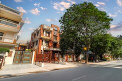 Hotel AP International Near Medanta Hospital