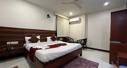 Hotel S R palace Room Type - Deluxe Double Room Hotel S R palace Room Type - Deluxe Double Room