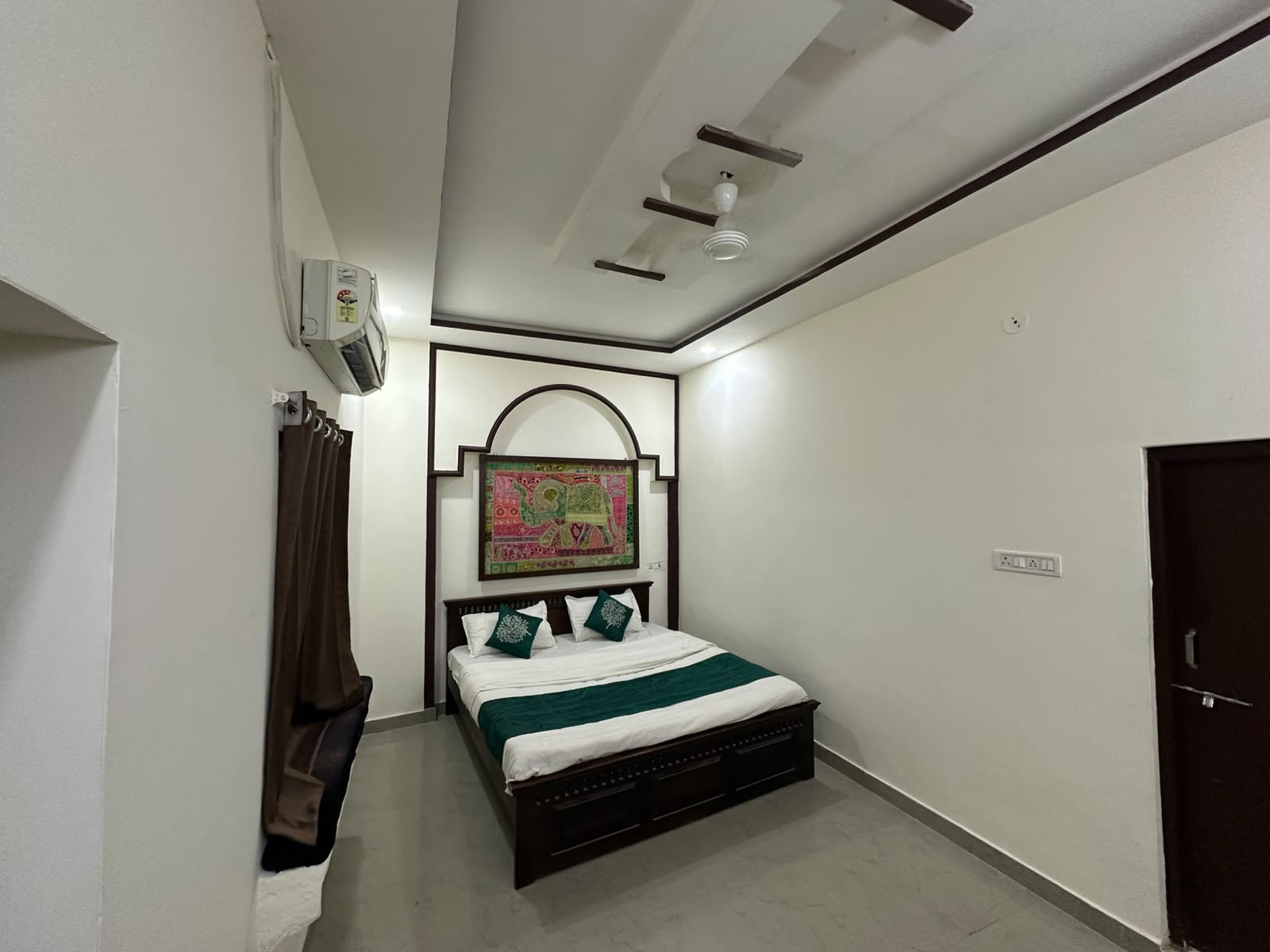 hotel sapna ragidency - Tap to explore photos
