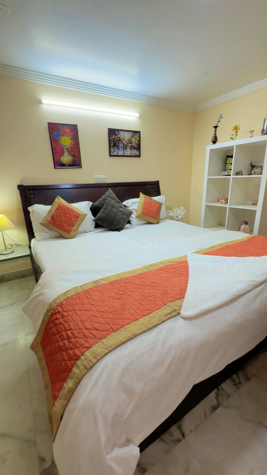 Home in Saket 1 BHK Flat Budget Friendly - Tap to explore photos
