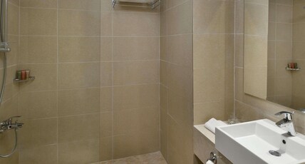 Grand Mercure Petra Room Type - Superior Room with 1 kingsize bed