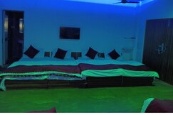 Madan Residency Amritsar, 750m from Golden Temple