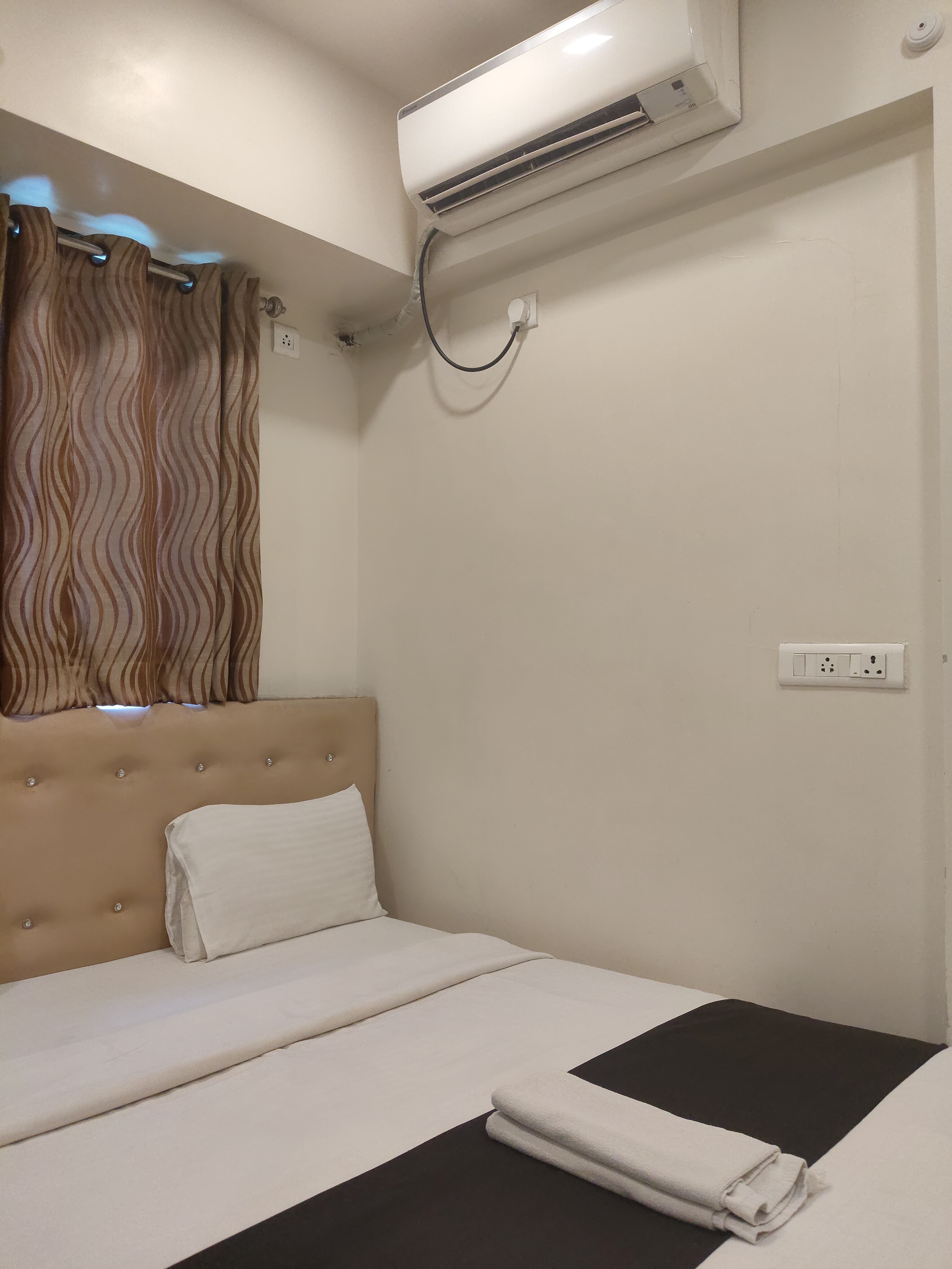 Hotel Grand Inn Baner - Tap to explore photos