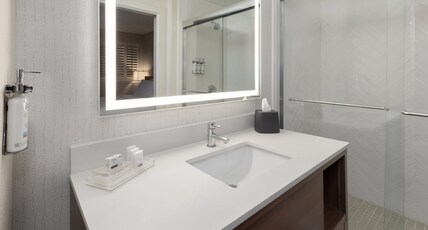 Holiday Inn El Paso West Sunland Park Room Type - 1 King Bd 1 Bedroom Suite