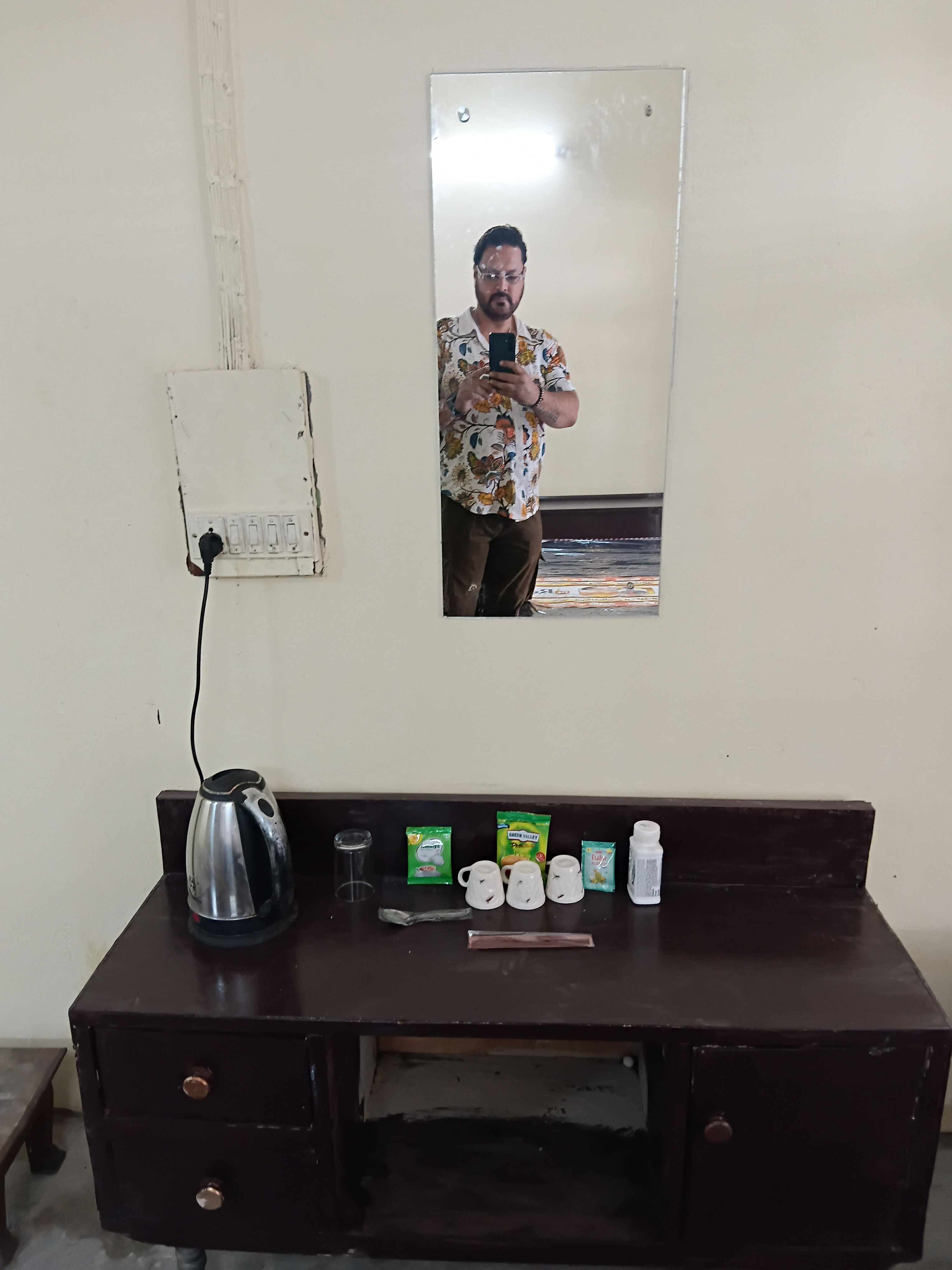 Saurabh Homestay Near AMC Road - Tap to explore photos