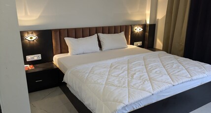 Hotel dhruvnanda palace Room Type - Deluxe Room
