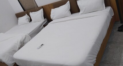 Hotel Dwarkesh homely stay Room Type - 4 bed family duplex