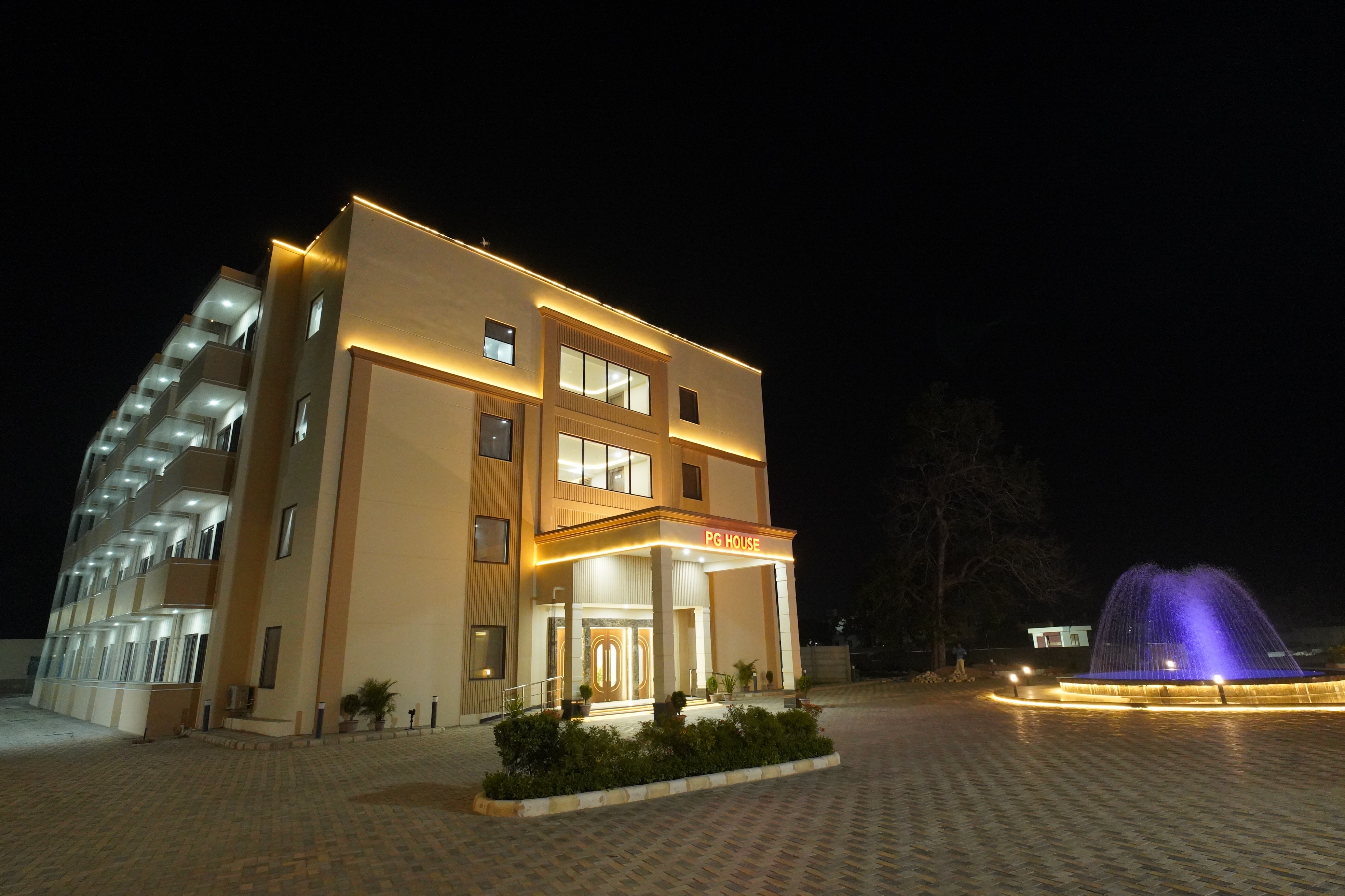 BRIJ SEWA SADAN PAYING GUEST HOUSE - Tap to explore photos