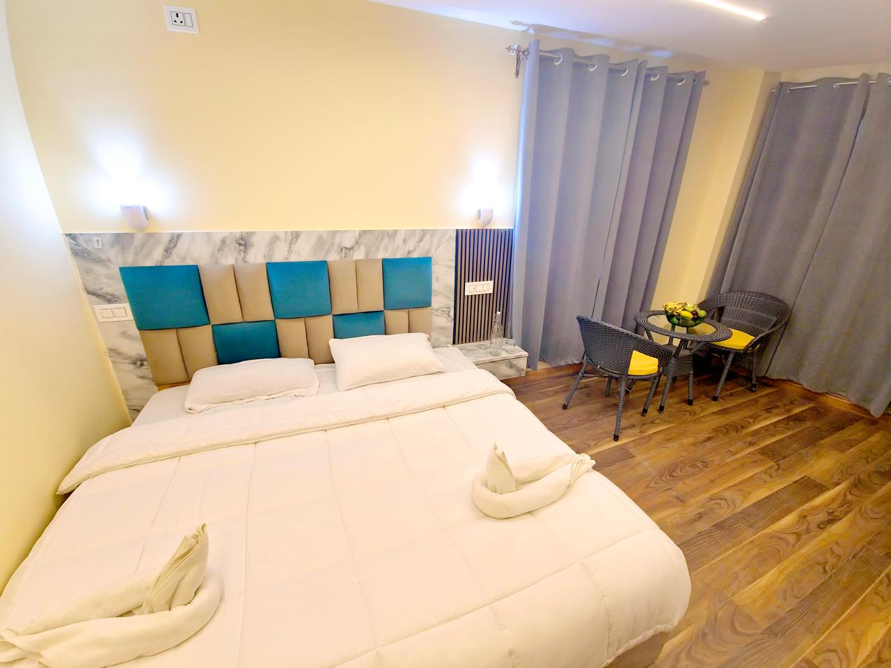 Hotel Snow Bloom - Tap to explore photos