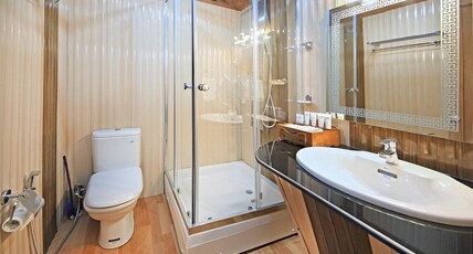 Royal Hareem Group of Houseboats Room Type - Superior triple room