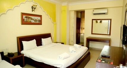 Hotel Roshan Haveli Room Type - Deluxe Room