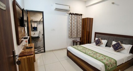 HOTEL RAJ HANS Room Type - Deluxe Double Room