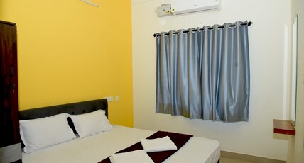 Hotel Aradhya Inn Room Type - Deluxe AC