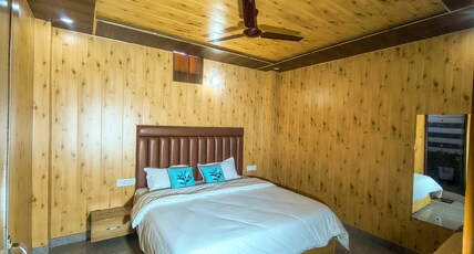 Oak Sunlight Restaurant near JW Marriott Room Type - Budget double room without balcony