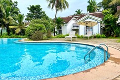 Luxury Pool Side Studio With Private Balcony