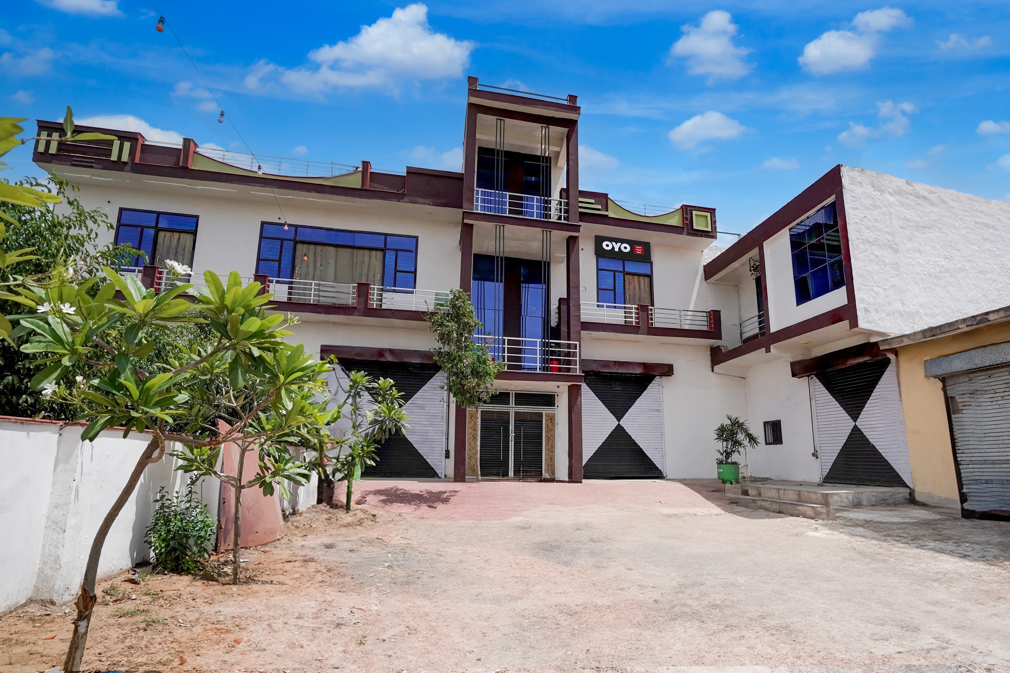 Hotel O Royal Park - Tap to explore photos